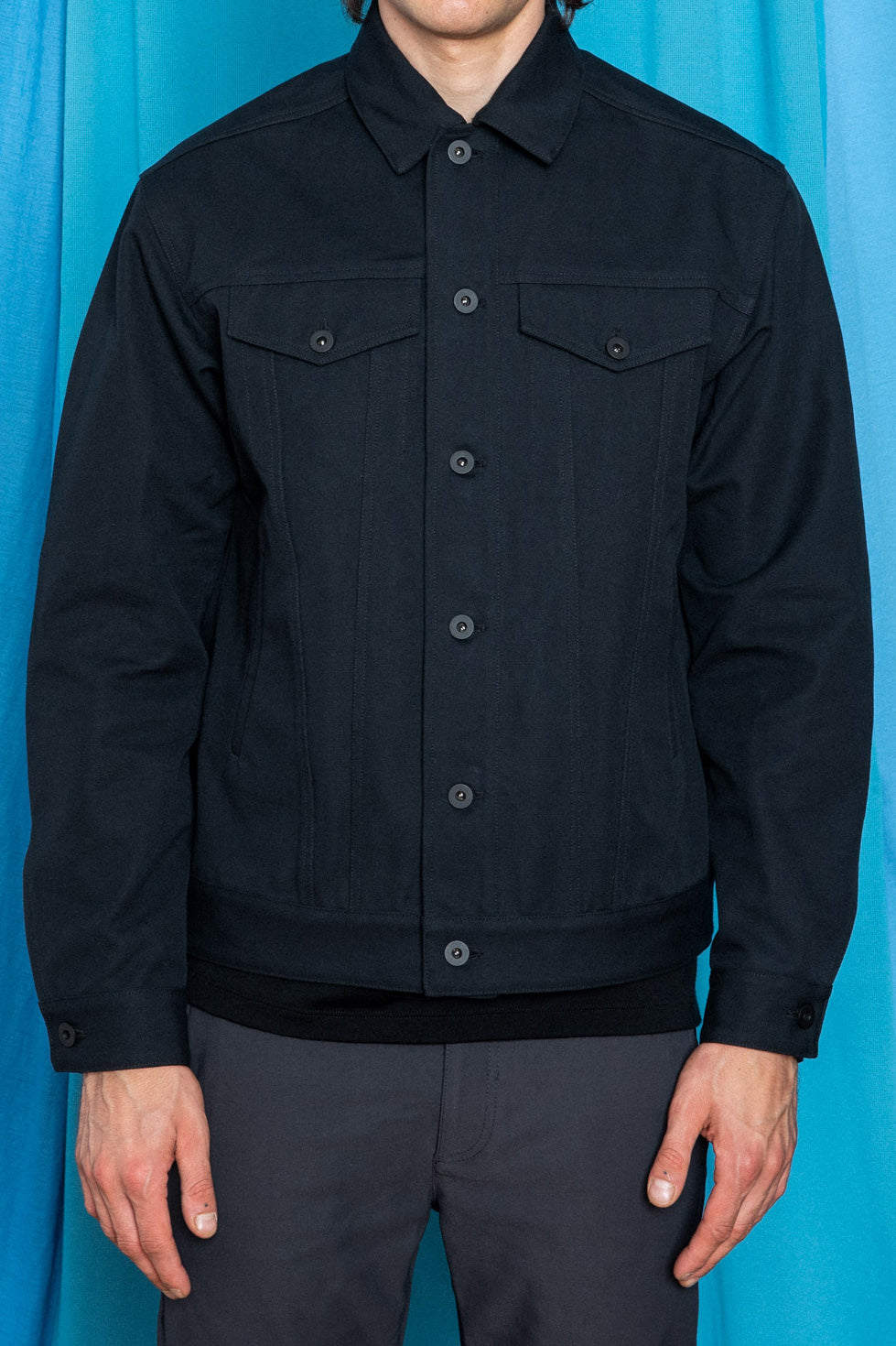 Waist up fit image of Daniele wearing the Duckcloth Shank Jacket in Black