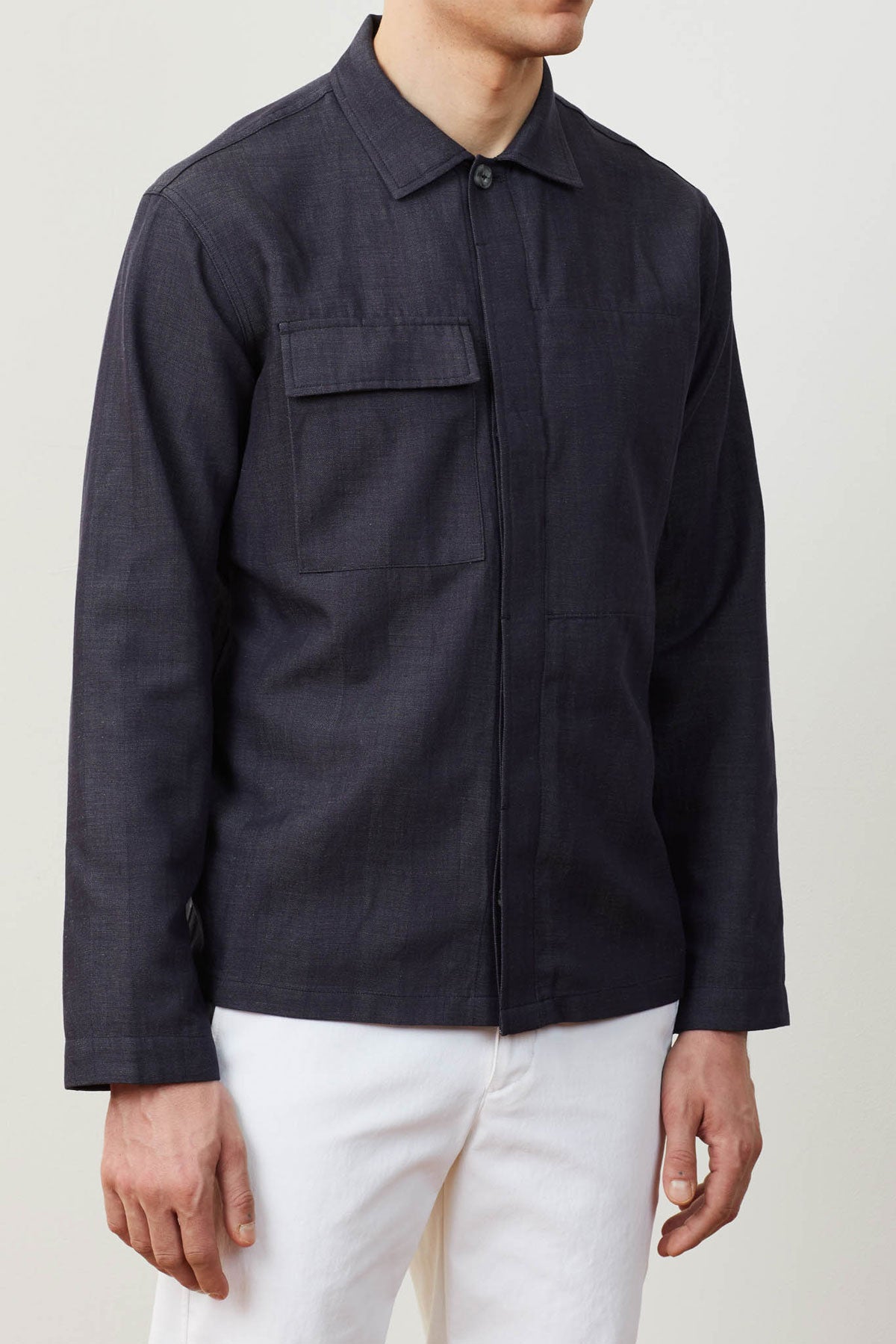 Waist down image of Daniele wearing the Experiment 259 - Woollinen Hardshirt in Chambray Gray